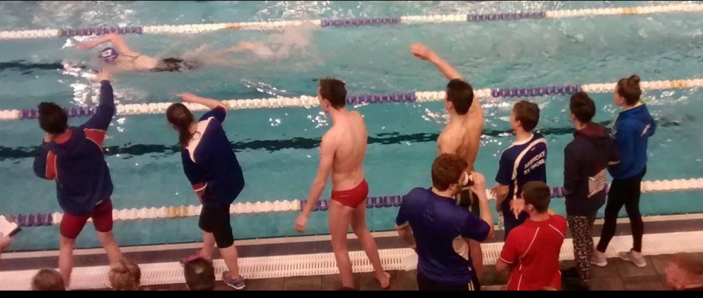 StThomasASC's tweet photo. @perthcityswim @SASAMidland some great Midlands spirit #thanksPerth #theyknowhowtoshout https://t.co/ejyWHh3tYY