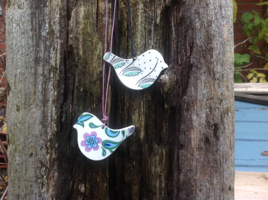 PrettyFragments's tweet photo. my jewellery is made from rescued vintage china, is eco friendly &amp; handmade
each piece is different #upcycled https://t.co/P6m0mqDOxD