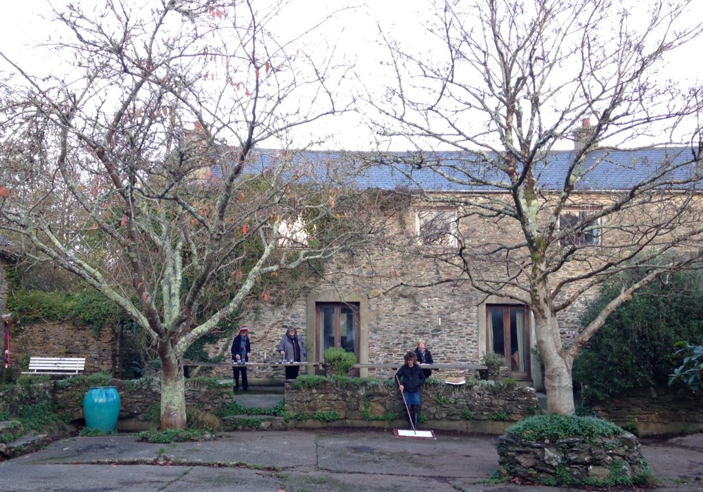 SteenLD's tweet image. Lovely lush students and friends @KeeleyCeramics @Coombestudios #growingcreativity