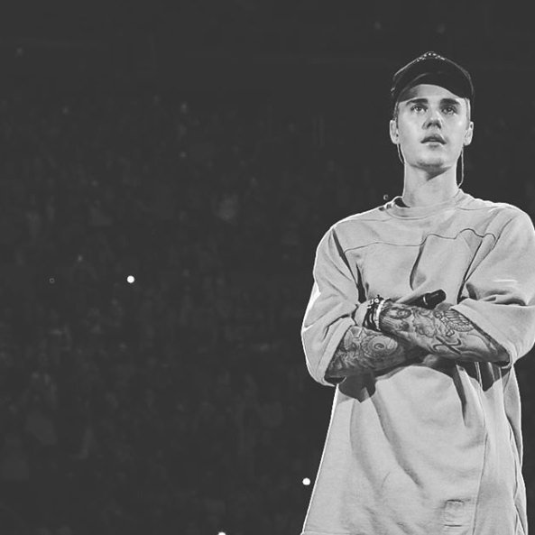 biebsimages's tweet photo. Justin crying at the #EveningWithJB https://t.co/ysBr0m0pek