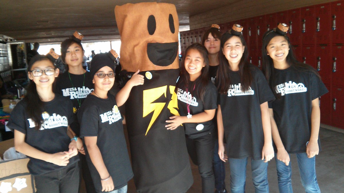 Judging is done...quick team picture and then off to robot runs! #omgrobots