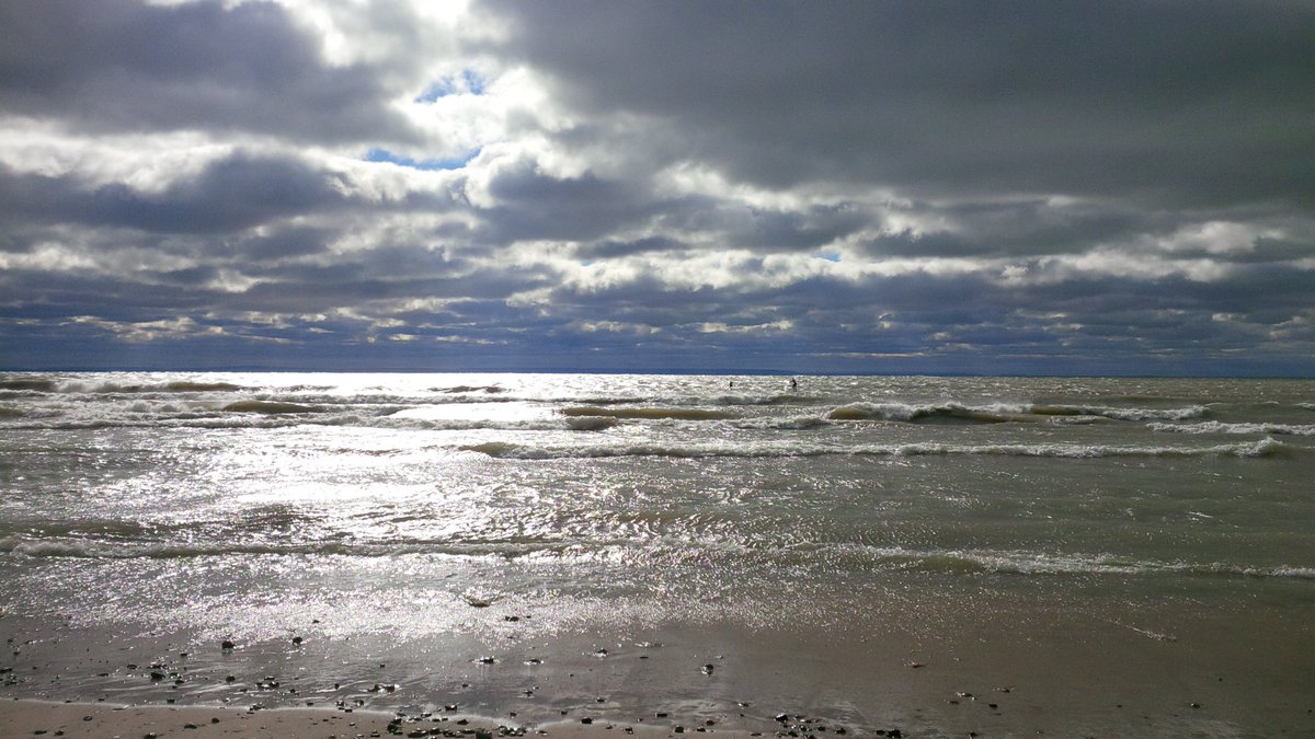 NorthShoreSUP's tweet photo. Gales of November 2015 #Wyldewood Surf https://t.co/1Z8zwtSRsp