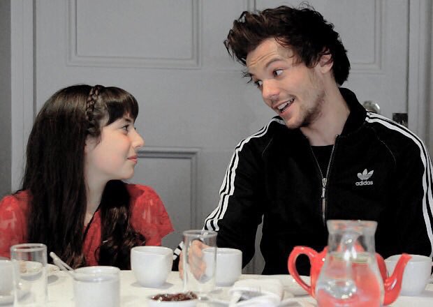 _BestOfLouis_'s tweet photo. Ur son is the most beautiful,white hearted great human we appreciate you so much, please follow us💖 @JohannahDarling https://t.co/AkCtwhPcL4