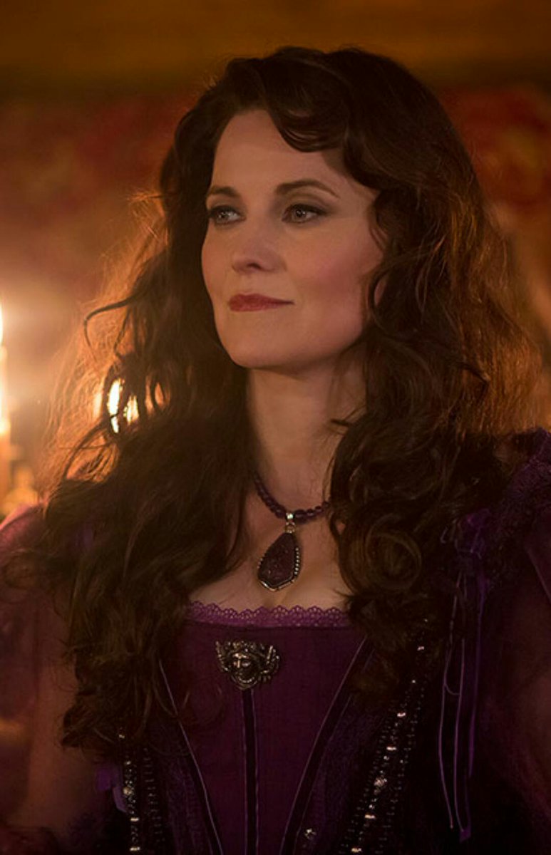 ReliveXena's tweet photo. I'm watching Salem again. Damn I love  countess Marburg. I hope to see @RealLucyLawless again in another season! https://t.co/5aXSxY0zJn
