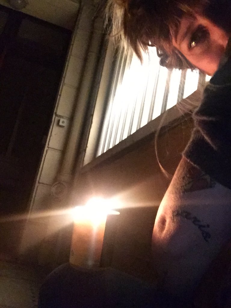 #UneBougiePourParis #NousSommesUnis