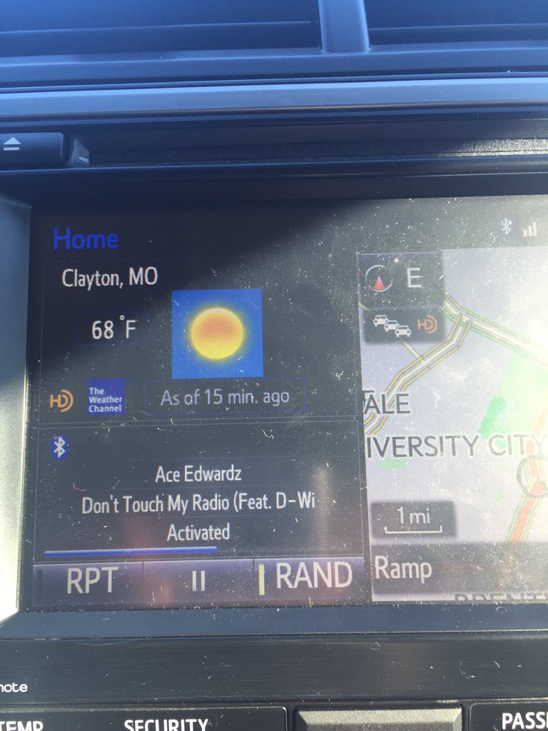 hbb2008's tweet photo. Saturday tunes with @SOUNDxXxSTRONG @AceEdwardz #pleasedonttouchmyradio https://t.co/jePOgPY37C