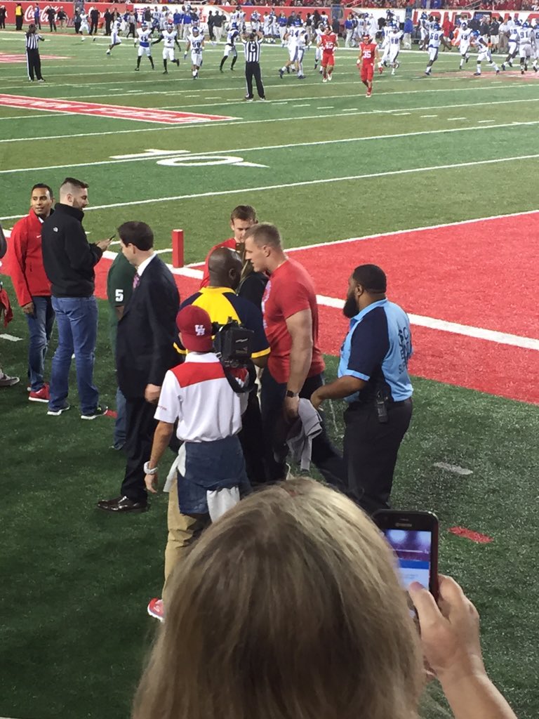 KarenKbit's tweet photo. UH game...WATT?? https://t.co/GZ33mBsQbn