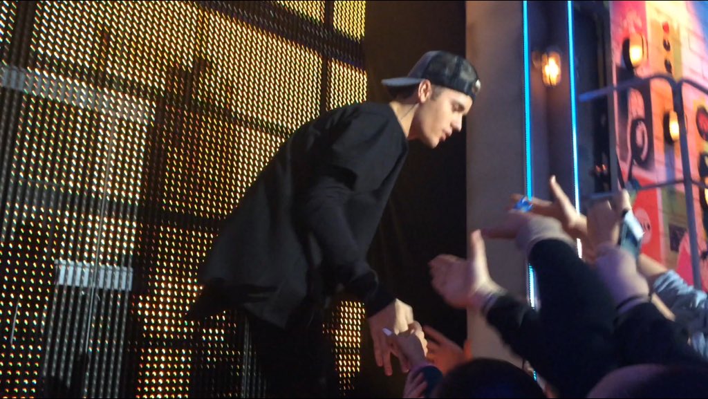 biebersmaniabr's tweet image. Justin recebendo o prêmio "Halo Hall Of Fame”, por conta de seu grande sucesso e boas ações👏
#MTVStars Justin Bieber