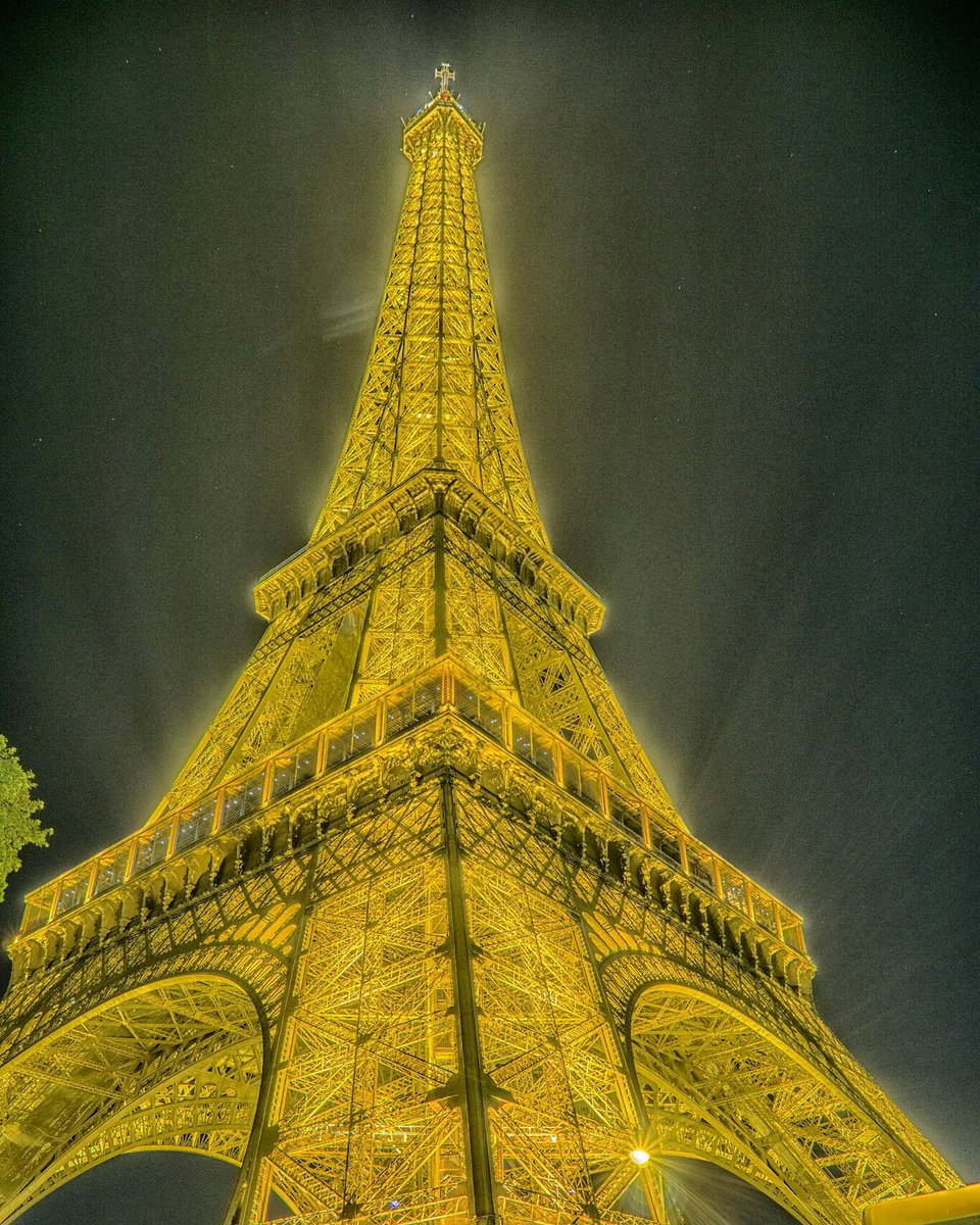 danlhayes's tweet photo. #Paris https://t.co/rN2aX49RIi