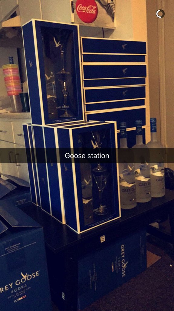 andreatarango's tweet photo. When the grey goose is on sale #JAYKAY #whocares #hpuprobs --> #alcoholism https://t.co/RGJPeDtejF