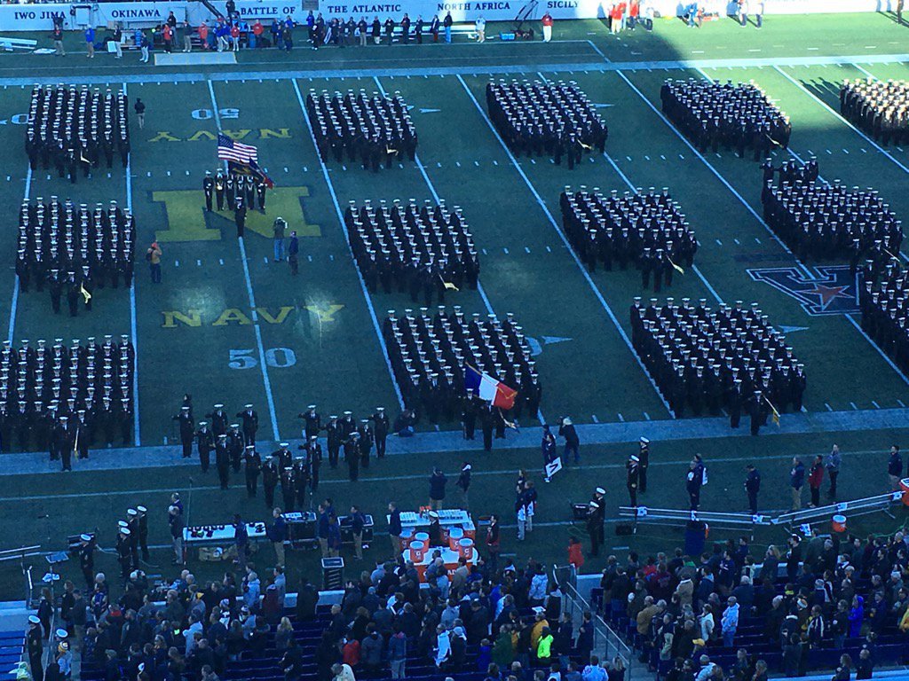 USNavy's tweet image. MT @LakenLitman: 16th Company carries French flag during #USNavy&apos;s March-On of Brigade of Midshipmen.