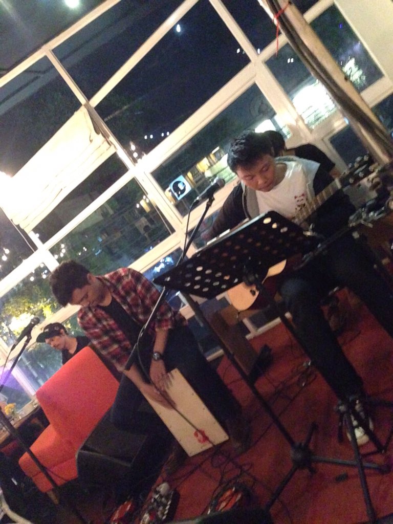 Malam ini seru banget kita nyanyi bareng sama temen temen &amp; owner dari <a href="/CafeReunion/">Cafe Reunion Jakarta</a> !! See u next week guys!