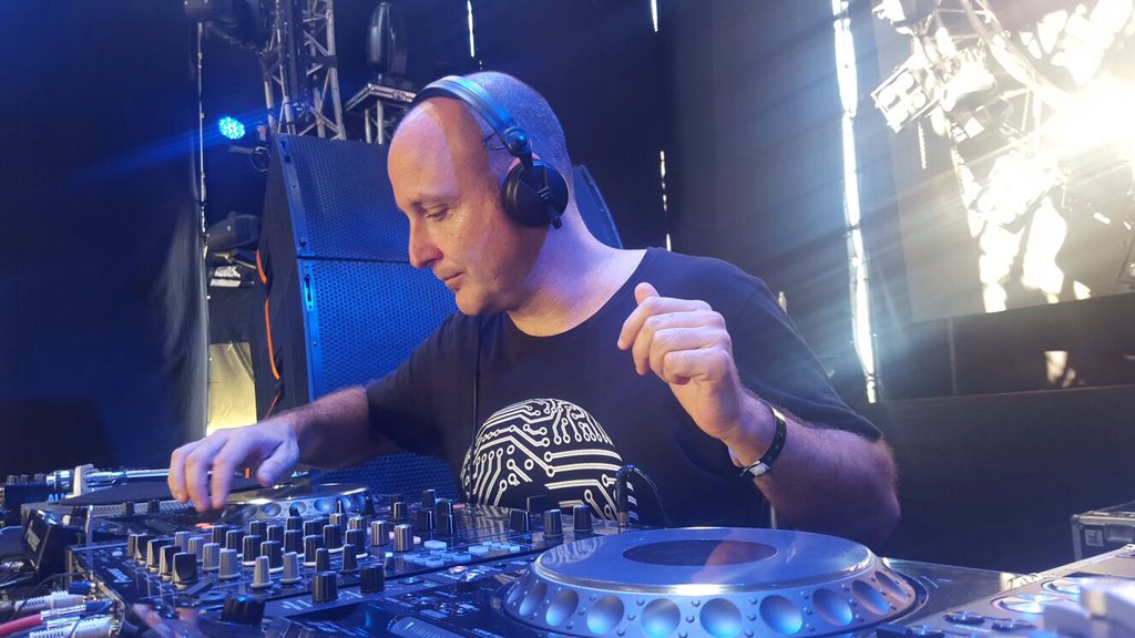 ibizasonica's tweet photo. #CreamfieldsLive @IgorMarijuan #NowPlaying from #EnterArena Stage @ENTERexperience #Live https://t.co/Brlrv9CKhA https://t.co/AXAKPajjUE