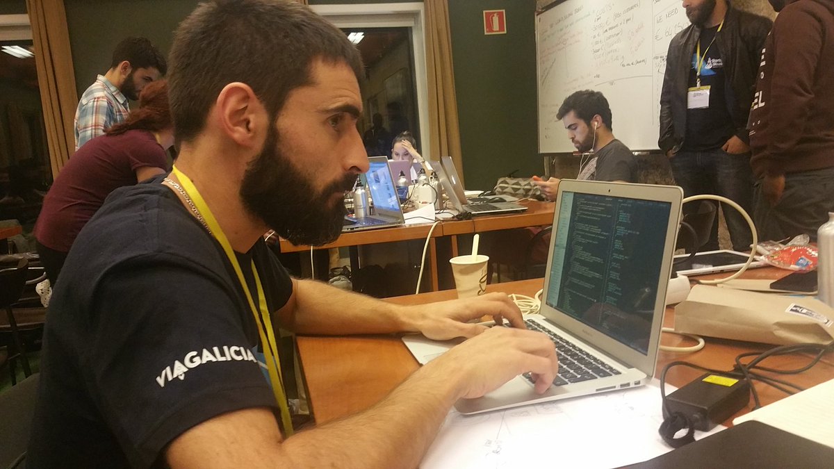 <a href="/swgalicia/">StartupWeekendGAL</a> #SWGAL Pedro currando en <a href="/Faberbook/">Fabrizio Viola</a> un crack !!