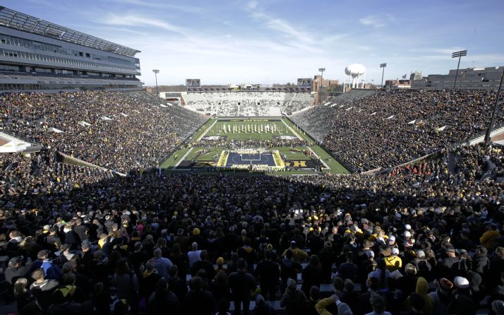 espn's tweet photo. Big day at Iowa's Kinnick Stadium. 

Earlier, wrestling beat No. 1 OSU. Tonight, 9-0 football team plays Minnesota. https://t.co/gu8oQpN9fw