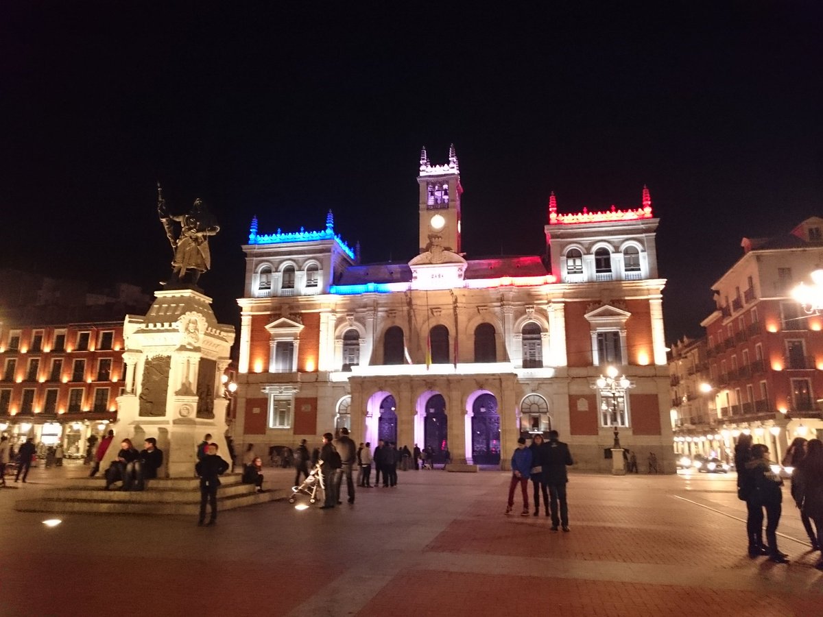 Desde la #Plazamayor de #Valladolid,  #UneBougiePourParis