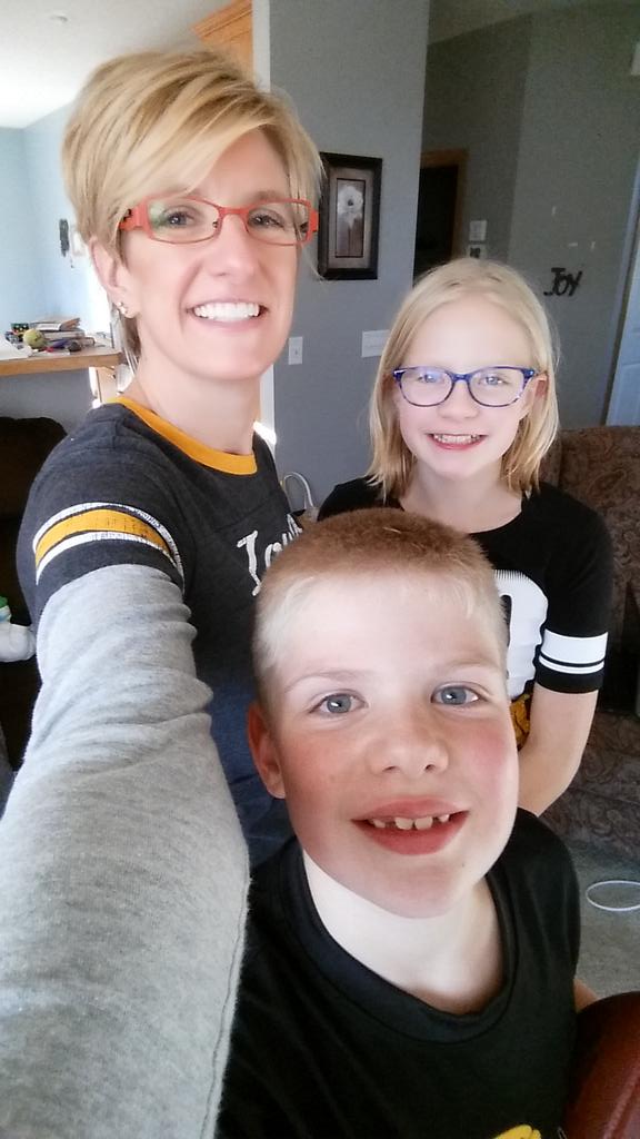 DebPhillips's tweet image. Can't wait for the Hawkeyes to kick some tonight! #gohawks