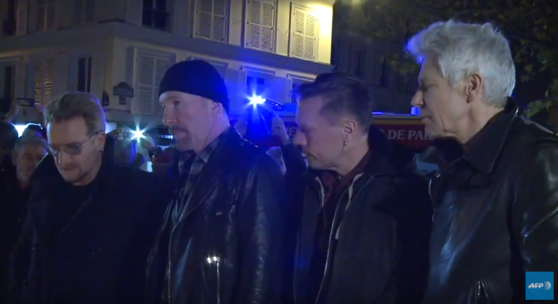 Attentats à Paris: U2 se recueillle au Bataclan u.afp.com/ZYMN #AFP