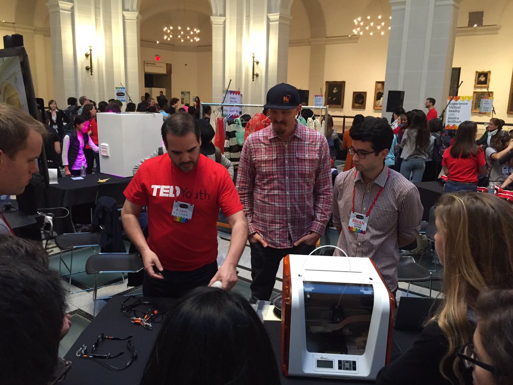 NolaraeCronan's tweet image. How do we teach our students to #helpone #helpmany. @MickEbeling has a solution - find your ONE. #TEDYouth