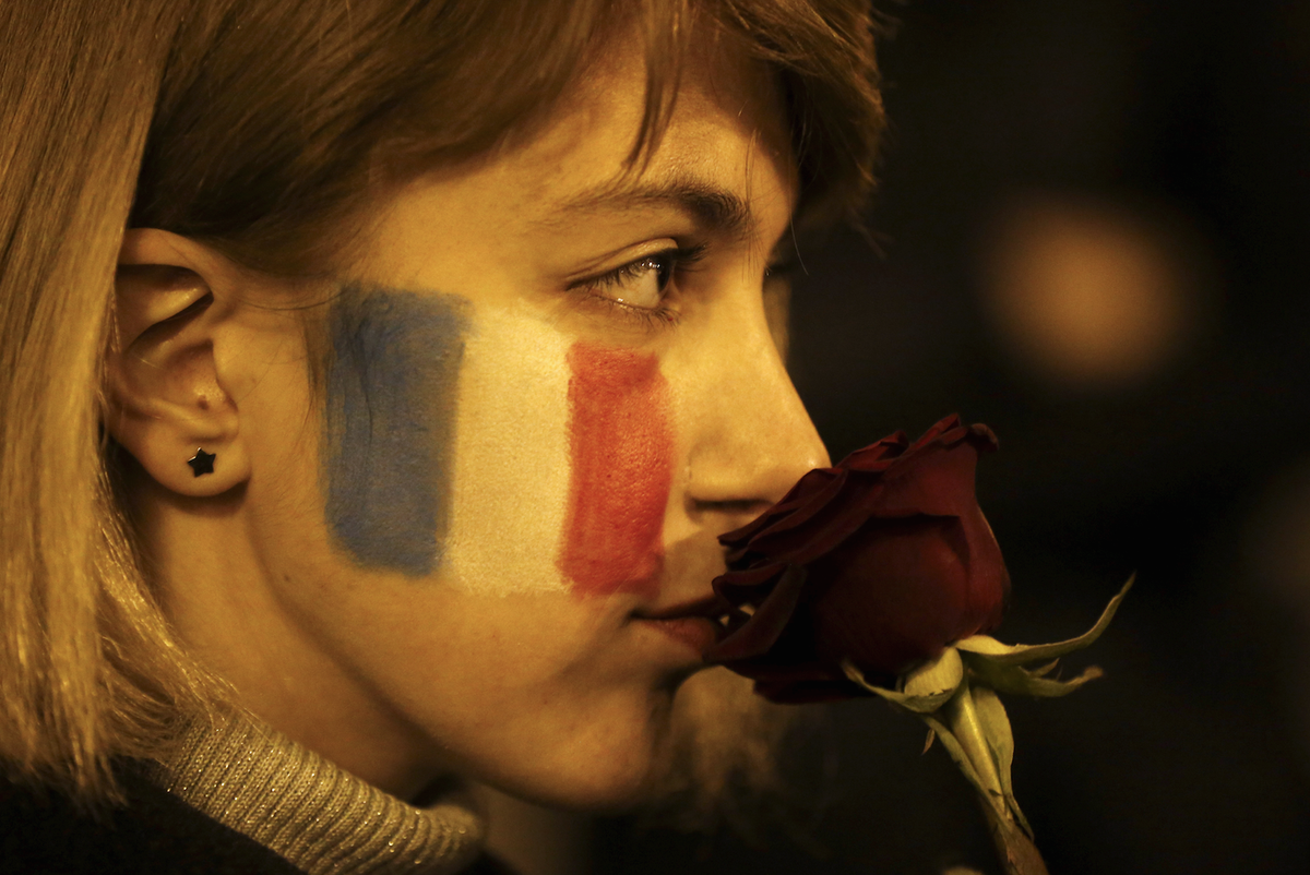 AlRojoVivo's tweet photo. #NoticieroTelemundo 5pm/4c con todos los detalles de los ataques terroristas en #Paris sólo por @Telemundo https://t.co/fm11duW17F