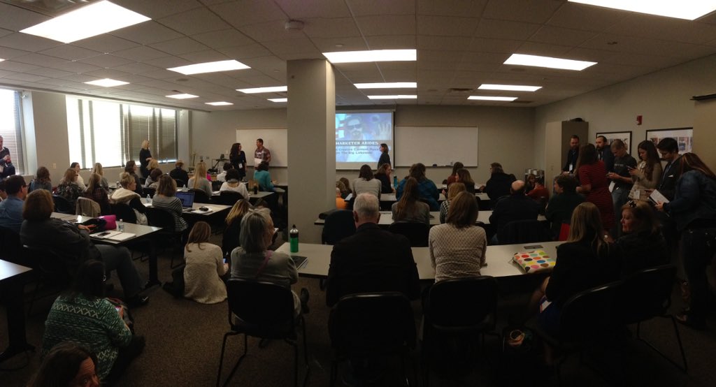 A full house comes to hear @azeckman speak about content for the #mnblogcon. #TeamTopRank