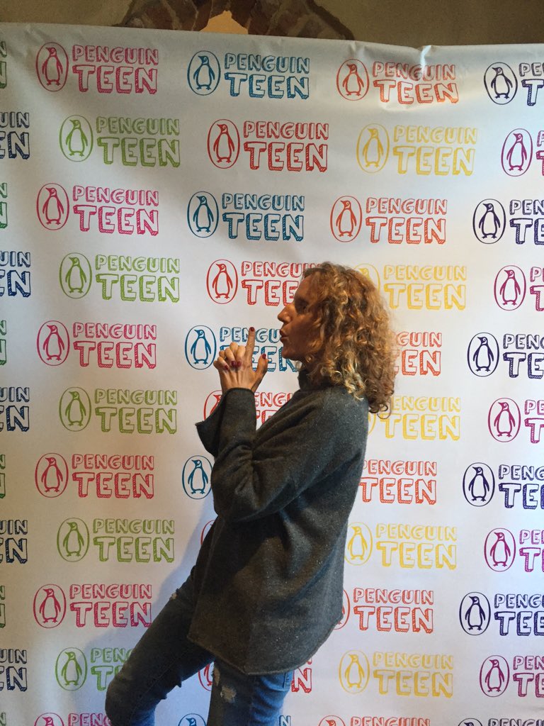 PenguinTeen's tweet photo. The one and only @gayleforman #yallfest2015 https://t.co/tSq9OXFJ8t