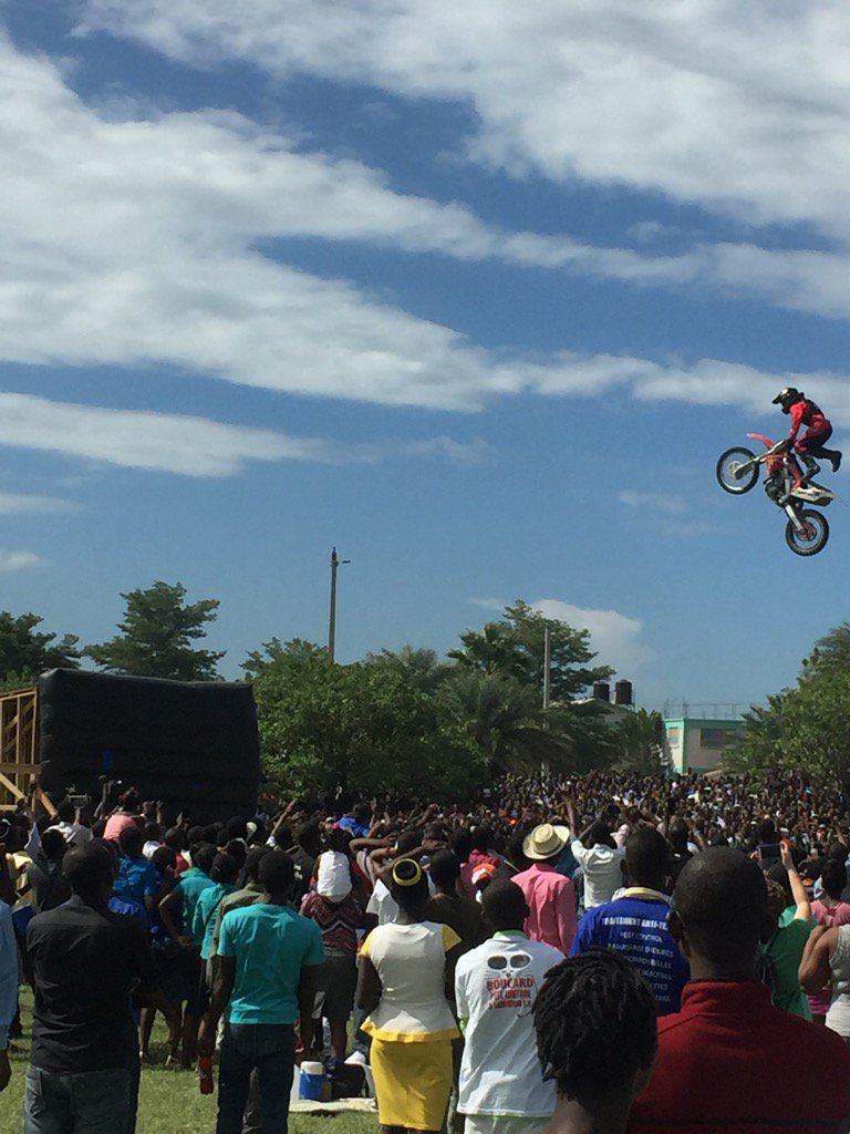 rozziback's tweet image. #FunInTheSon