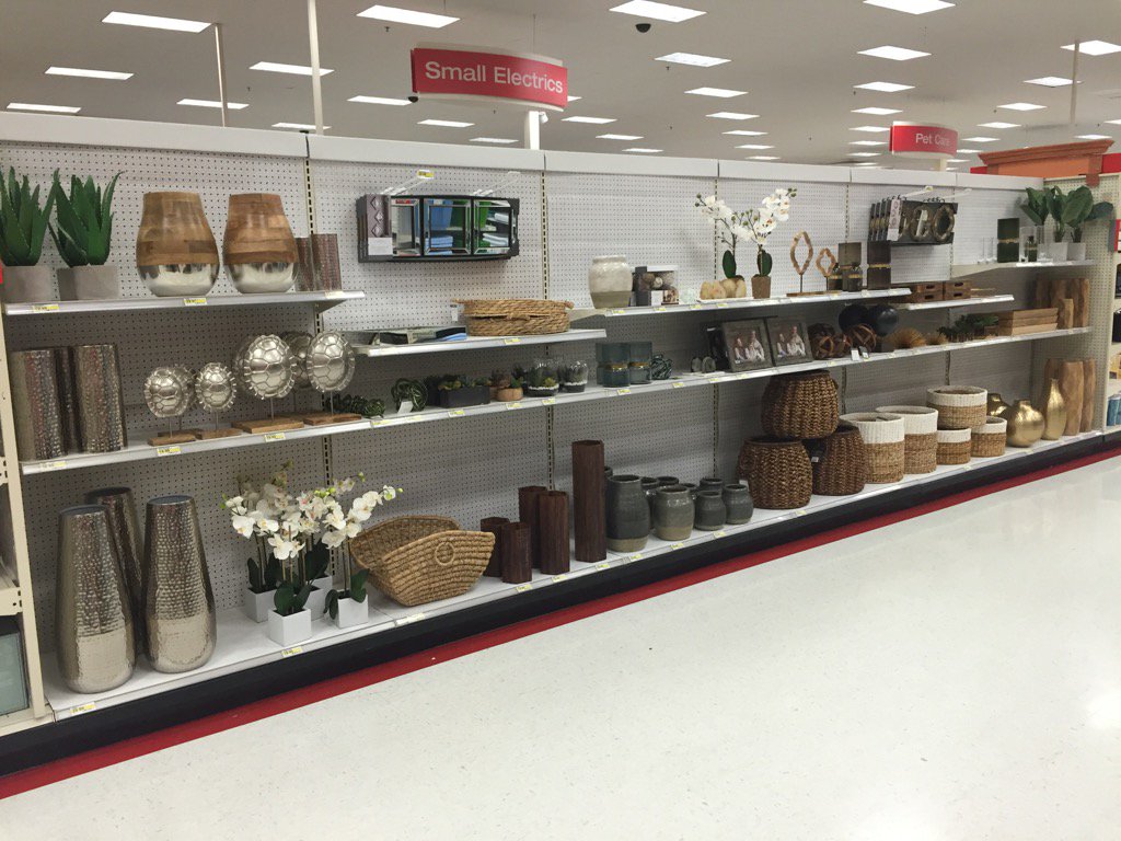 bullseye_jill's tweet photo. 👏🏼Daisy@ T1928! Low stock+big space=shelving rework WHAMO!! Great job! @4everettMark #vmlsrule #target #waytoworkit https://t.co/HyWr3sN7L7
