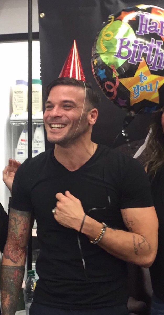 lavidafanspr's tweet photo. #35DePrimera @pedrocapo 🎉🎈 https://t.co/mczImsmrr3