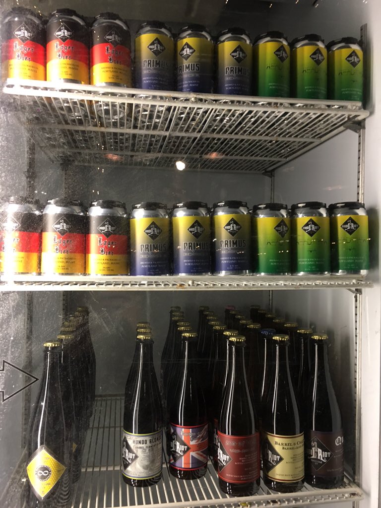 Liquid_Riot's tweet photo. Full fridge is destined to be empty fridge. And, you don't have to wait in line here! #craftbeer #riotlife https://t.co/AmpHZjCDIQ