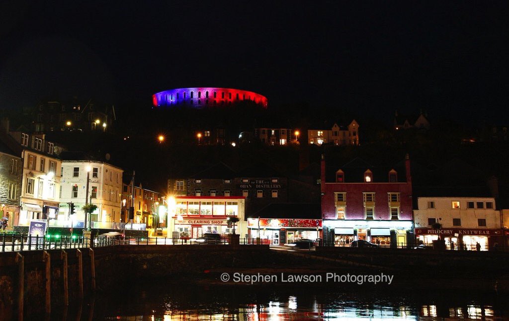 theviewoban's tweet photo. Well done Oban and @ArgyllandBute Our thoughts are with #Paris. Thanks @StephenLawson52 @WDRphotographic https://t.co/LRTxtl0eWy
