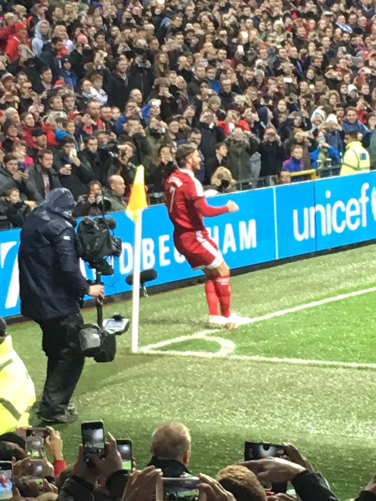 _justmeedee's tweet photo. Ending the most exciting week seeing my fave with my faves #BecksIsBack #MatchForChildren #mymatesarebetterthanyours https://t.co/QavvohWhMD