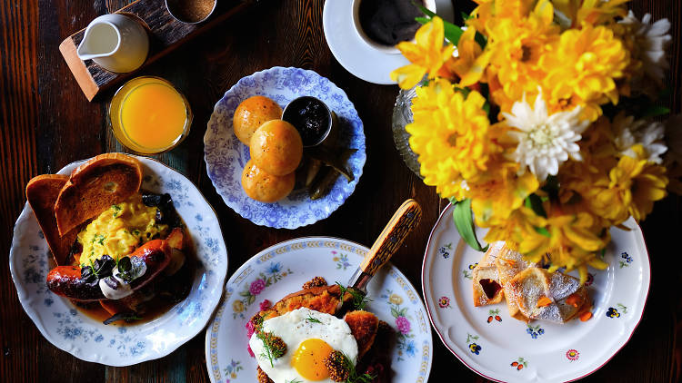yellowcabchi's tweet photo. Check out #BohemianHouse #Chicago for #great #brunch! https://t.co/JqP1p8lwbU Get there w/ us! 3128294222 for #ride! https://t.co/k0P1ARqme1