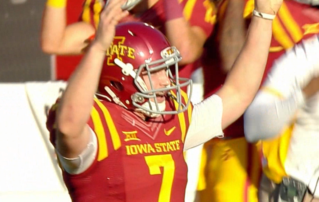 SportsCenter's tweet photo. UPSET ALERT! No. 8 Oklahoma State trails Iowa State at the half, 24-14.

Cyclones have rushed for 179 yards. https://t.co/OdLEyP2URX