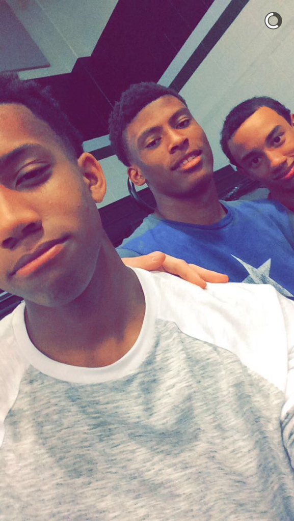 B1RDSZN's tweet photo. Happy birthday to my brother @ian_griggs_ #lightskinking have a good day bro๐ฏ @braaaandon_h https://t.co/Lsk9xJ94O2