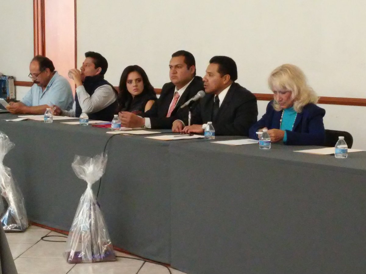 PRImxTLPN's tweet photo. Premiacion #CalaveritaMx 2015 #TradicionMx conservando nuestras tradiciones https://t.co/X6fUHOh8z2