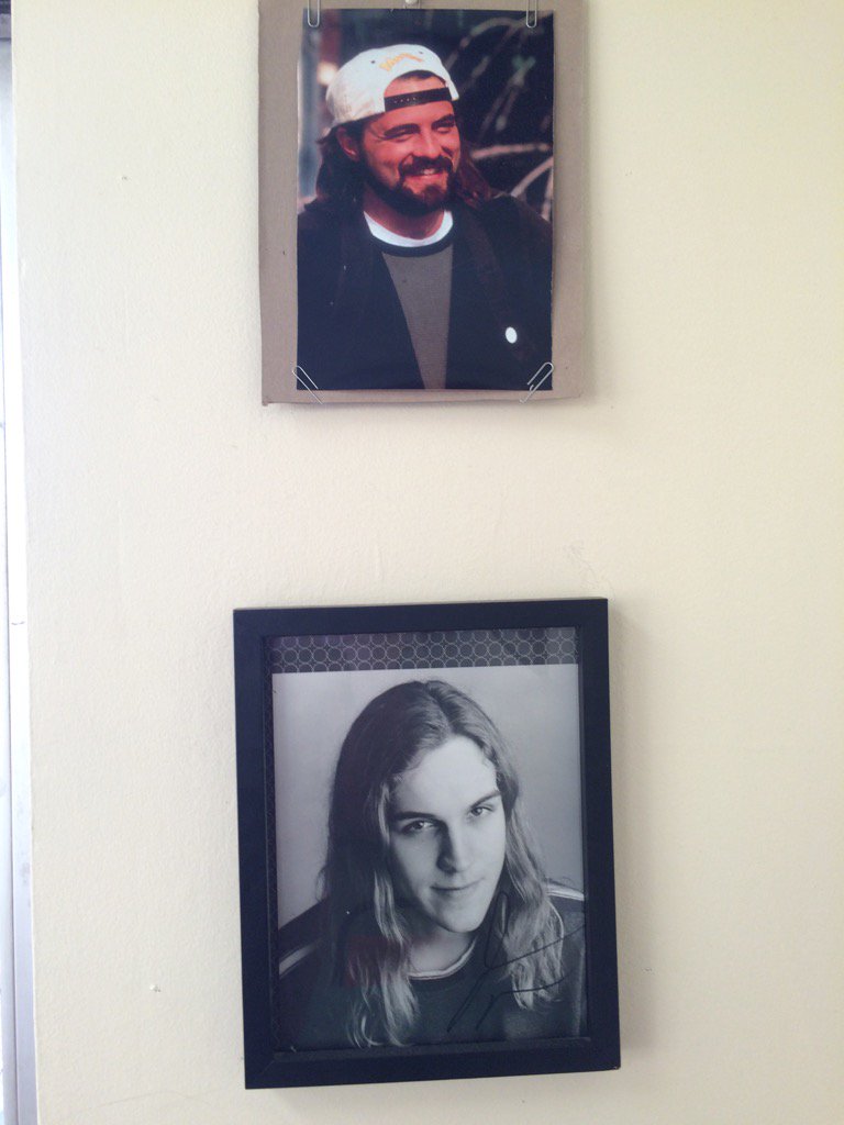 QueuePod's tweet image. There's a place in Stl that claims to make Jersey style pizza.  Went there and saw @ThatKevinSmith on the wall