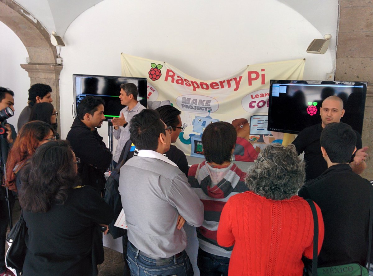 Raspberry_Pi's tweet image. Sharing Pi with the people of Mexico / Compartiendo Raspberry Pi con la gente de Mexico #UKMX2015 @UKinMexico