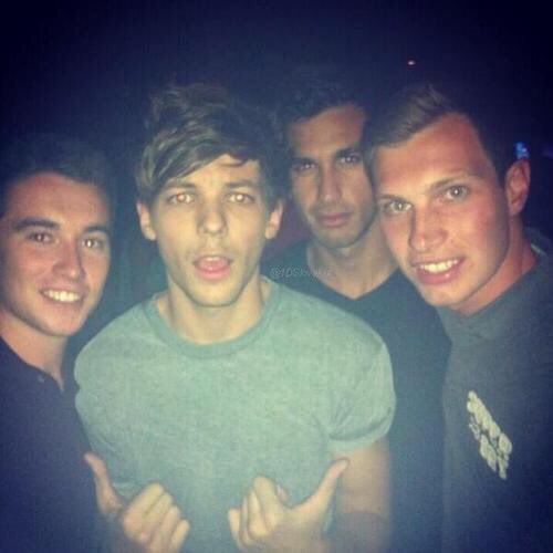 SaneDistraction's tweet image. damn