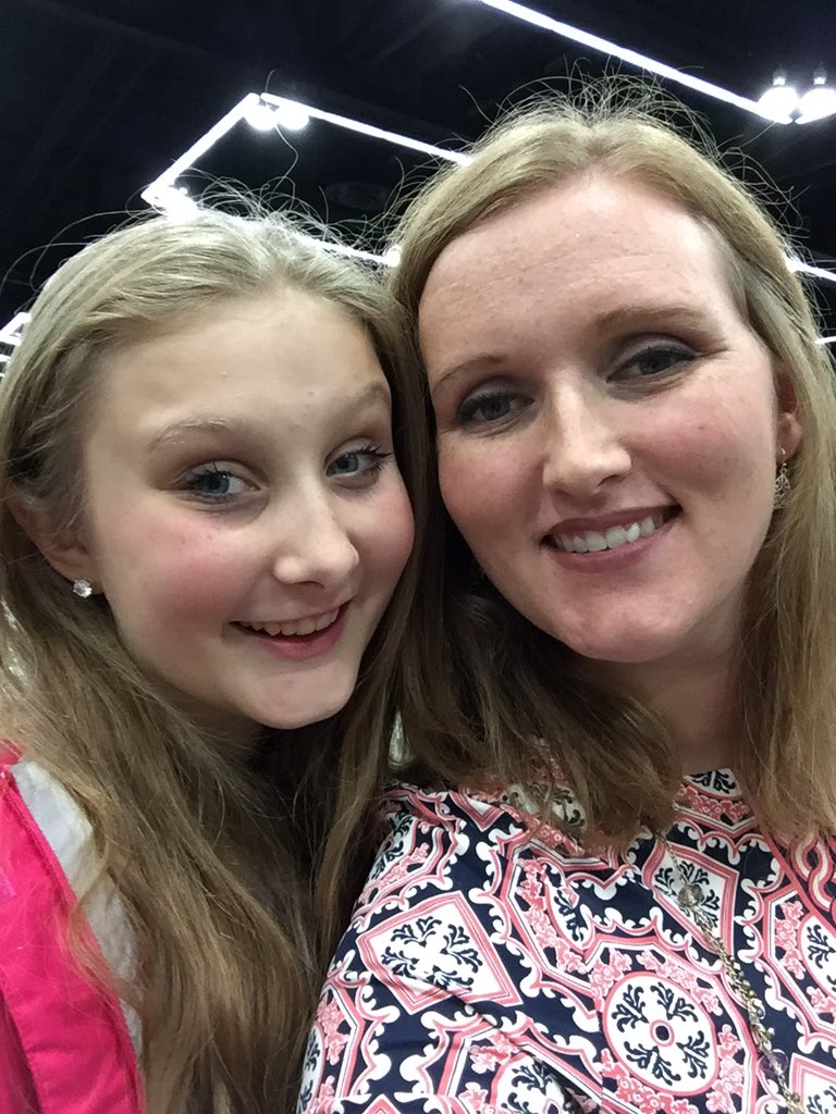 eightcowmom's tweet photo. #tofwportland #mydaughter #myfriend #tofw #livingproof following @GENTRImusic #gentri https://t.co/iYBykis9fw