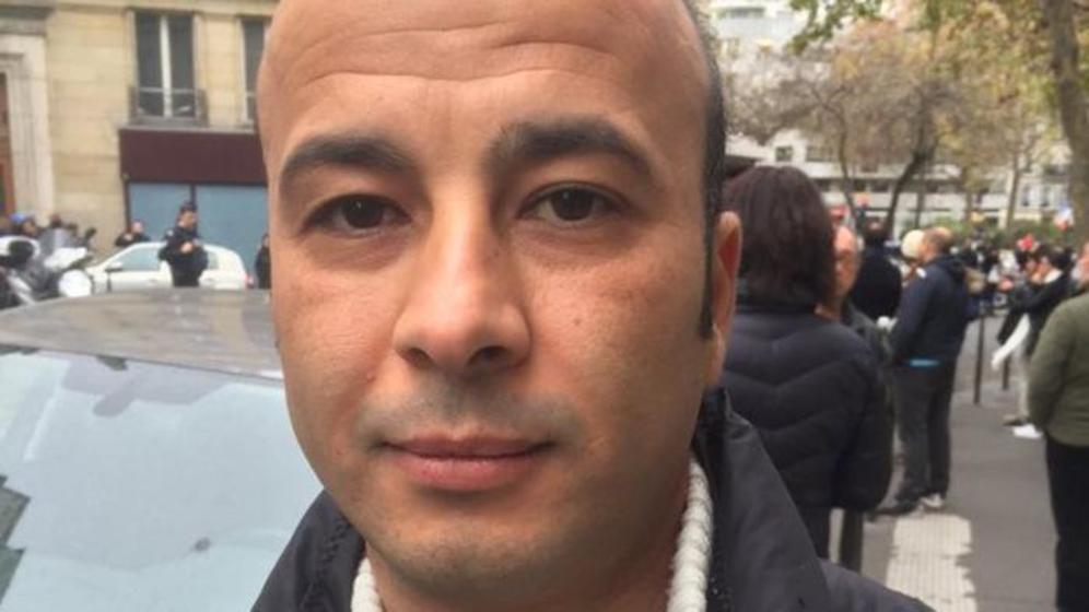 elconfidencial's tweet photo. Safer es musulmán y salvó a dos mujeres en un bar de París en el que murieron 15 personas https://t.co/QE447qqaue https://t.co/WGAFN6BNjr