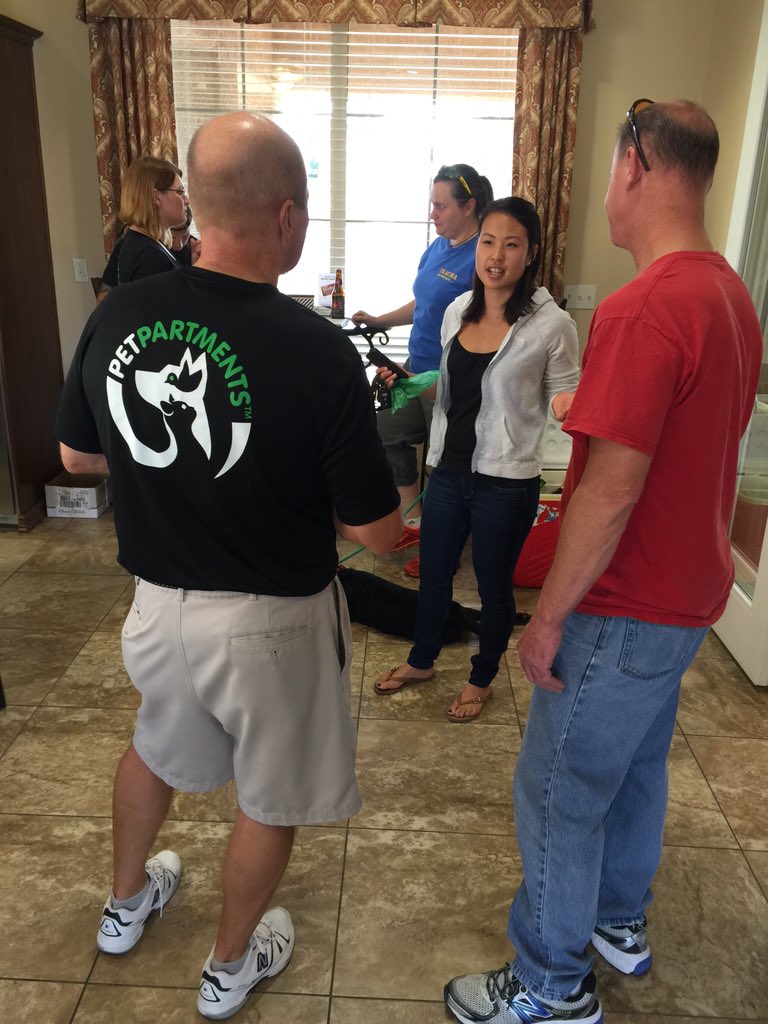 MCLifeRocks's tweet image. Join us! Happy Yappie Hour 3-5p  #CreeksideApartments 9971 E.Speedway, #Tucson hosted by @PETPARTMENTS #MCLifeRocks