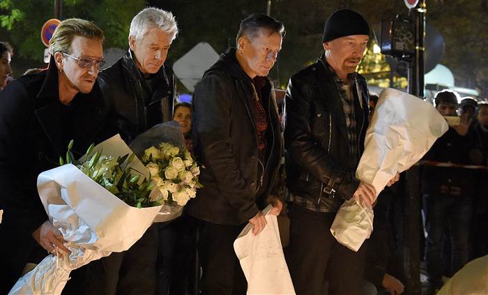 U2 pays tribute to Paris attack victims at memorial near theater on.today.com/1kwK2wf