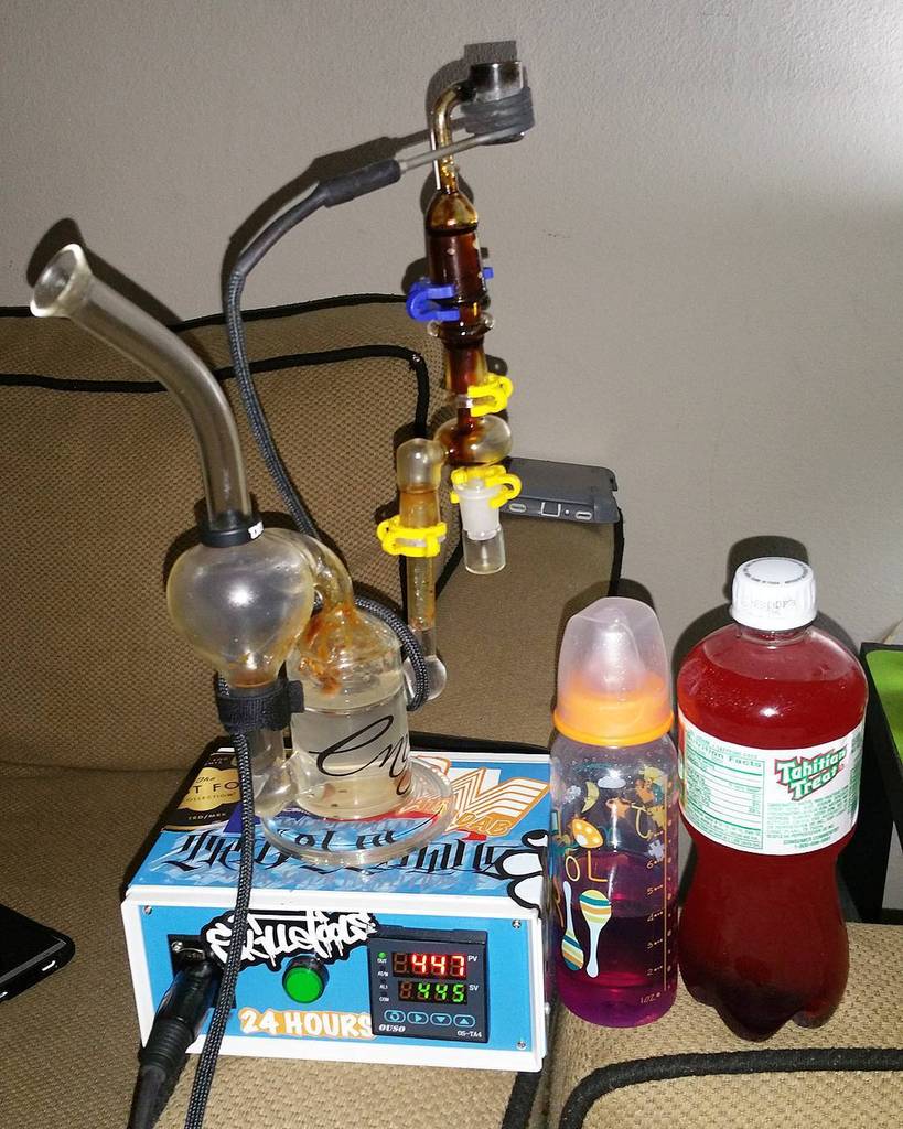 djresn817's tweet photo. 🔥🔩🍯#710 % #Concetrated #DabThis #DabThat #DabbinDaily #LoneStarDabber #DFWDabFam #OGShatter #Enail #EnvyGlass @envy… https://t.co/JI2HheLznv