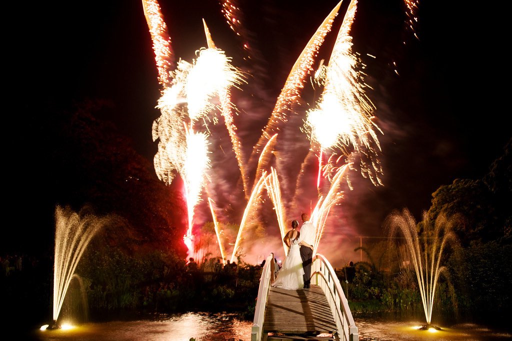 ignitionpyro's tweet photo. #weddingfireworks https://t.co/JOD6VBgx1k https://t.co/DYq3lAEC4J