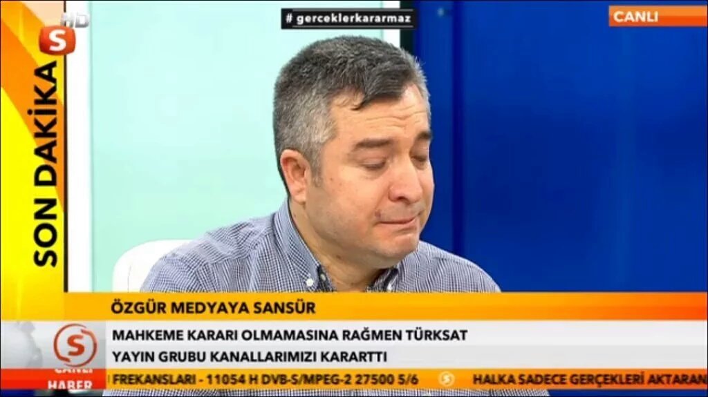SonVesayet's tweet photo. Tek kelimeyle yazıklar olsun!
Bu gözyaşlarının, yüzlerce işsiz ailenin ahı size yeter de artar bile! https://t.co/kaEvJABRTE