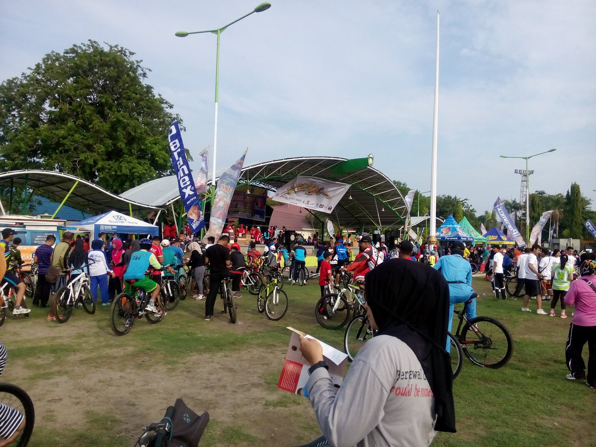 b2wpare's tweet photo. siap siap dilepas sm bpk walikota. https://t.co/3zJijQNSHB