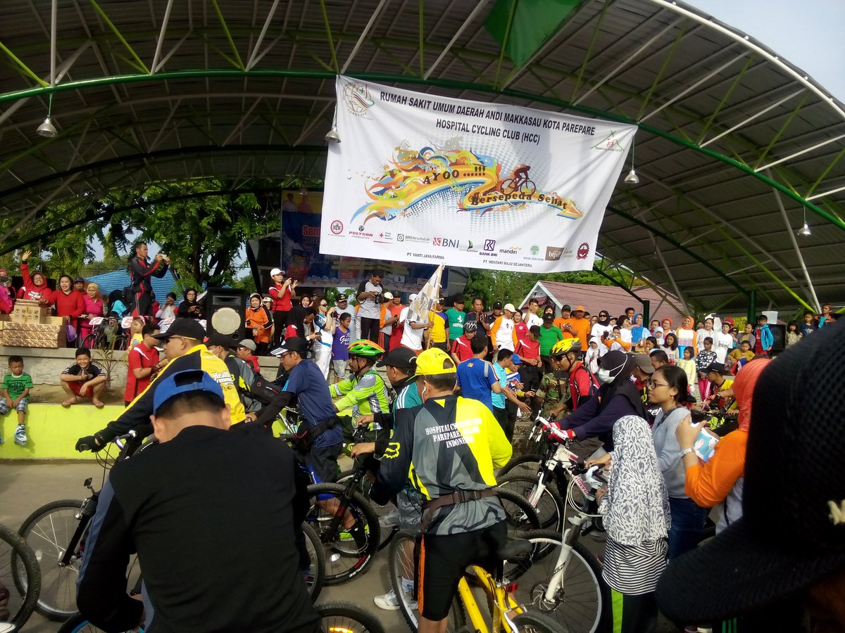 b2wpare's tweet photo. Resmi dilepas oleh bapak walikota https://t.co/GlKVE9Y5M6