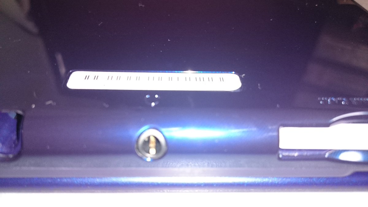 いぬしん𝙈 𝙣𝙜𝙖馬鹿一代aqoursは諦めない Auf Twitter New3dsllの上の液晶が割れたので修理 日曜夜任天堂に発送して土曜夜に手元に帰って来た はやっ 下カバーも交換したみたいだが処理が甘く貼り直した製造番号シールがめくれてますがな 費用は08円なり