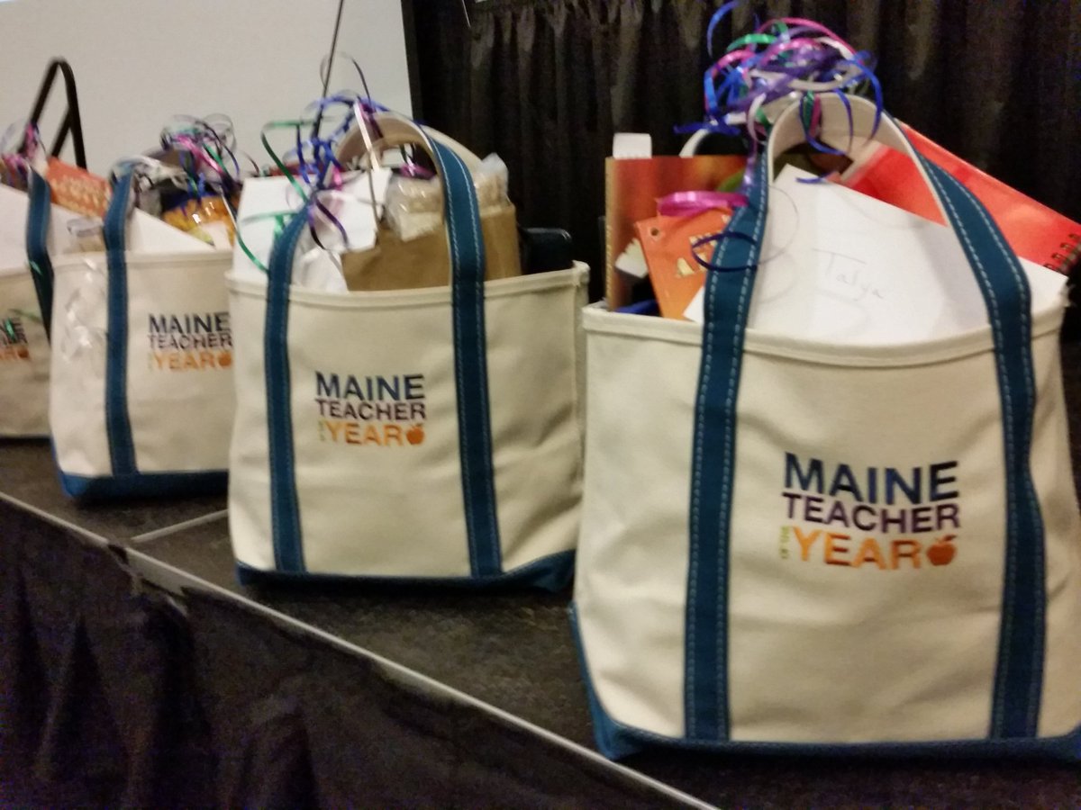 mdoenews's tweet photo. The stage is set at the Maine  Teacher  of the Year Gala in Bangor. #metoy https://t.co/KwTWKzz1SQ